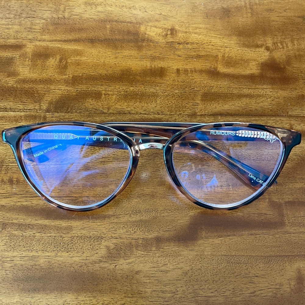 QUAY blue light glasses